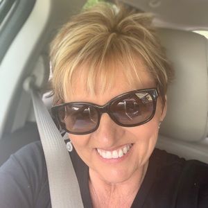 Meet your Posher, Lena